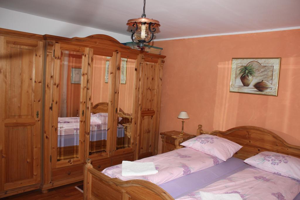Pensiunea Casa Noastra Байя-де-Фьер Экстерьер фото